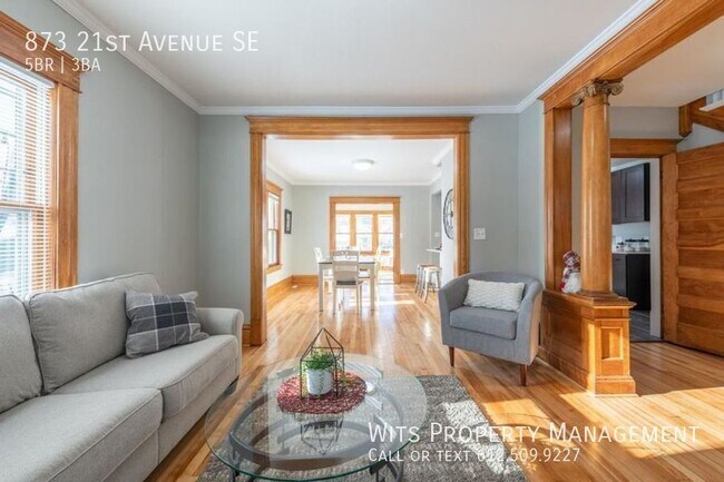 Building Photo - 873 21st Ave SE