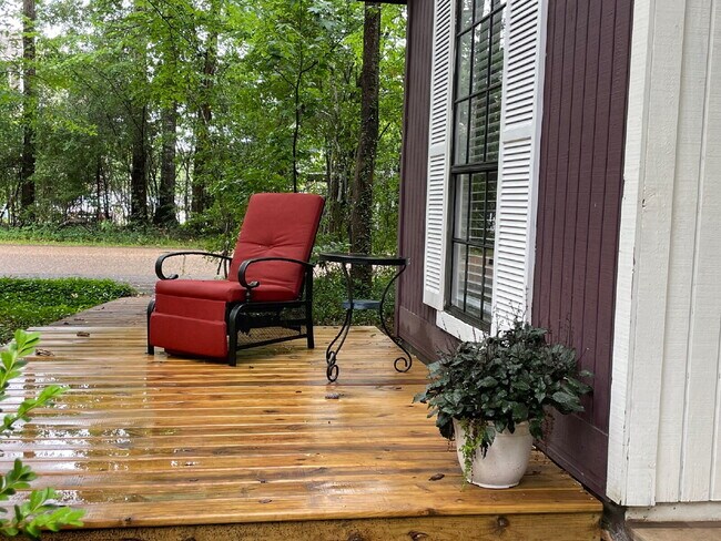 Building Photo - LOVELY ONE STORY wooded-lot home in the heart of The Woodlands.