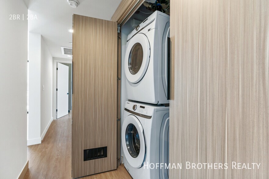 Building Photo - 3688 Overland Ave