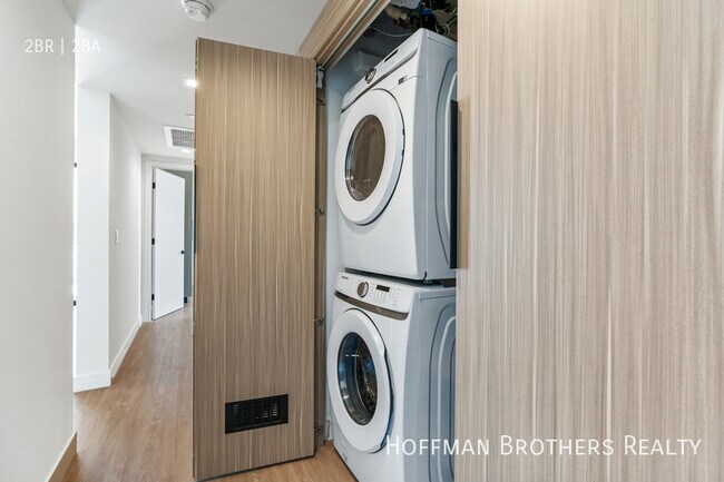 Building Photo - 3688 Overland Ave