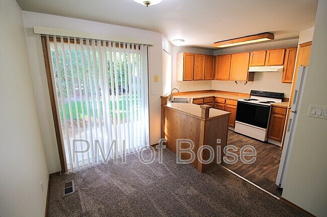 Building Photo - 8013 W Queen Ct