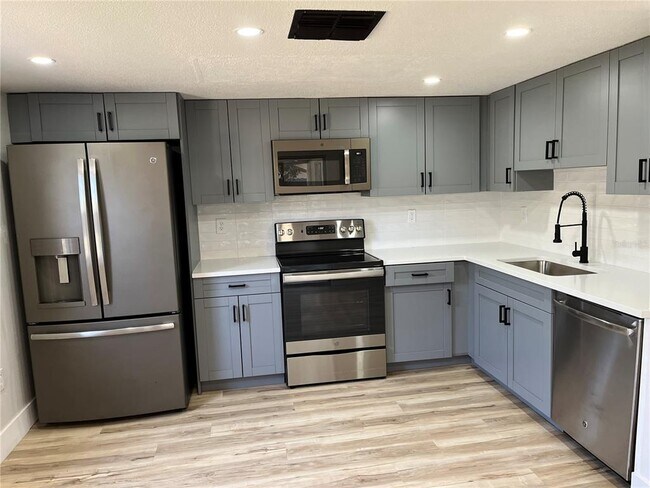 Building Photo - 5123 Brookside Ln