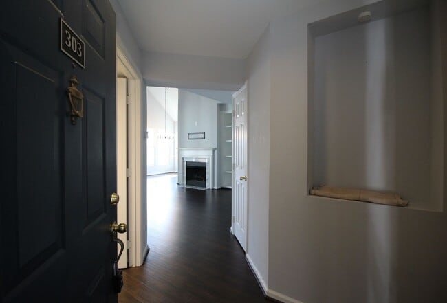 Building Photo - 2/2.5 Bath Condo in Sterling!