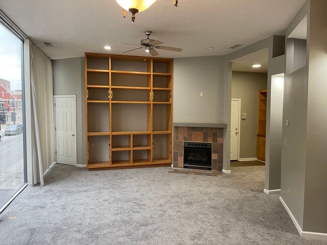 Building Photo - Large Downtown Condo
