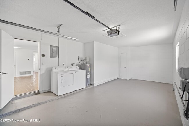 Building Photo - 1140 Montego Bay Dr N