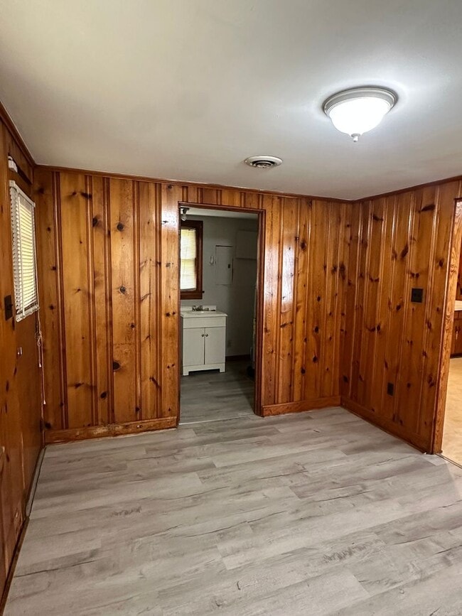 Building Photo - RENTAL HOME 3BD/1.5BTH