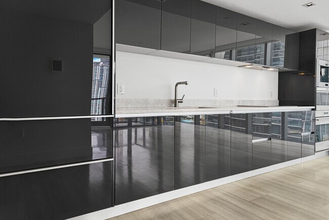Building Photo - 1451 Brickell Ave
