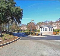 Building Photo - 314 Menlo Dr