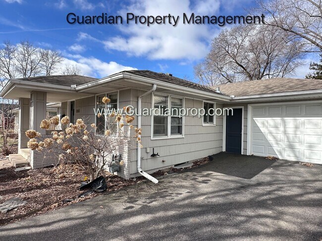 Building Photo - St Louis Park Single Family Home, Fenced In yard, Washer/Dryer, Fenced 1 Car Garage