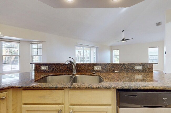 Building Photo - 967 SE Browning Ave