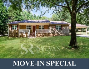 Building Photo - Spacious 3BR Home Awaits You!