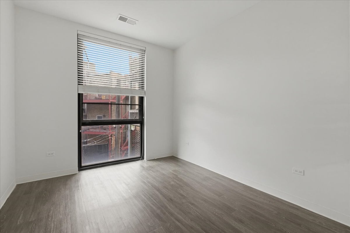 Building Photo - 830 N Milwaukee Ave