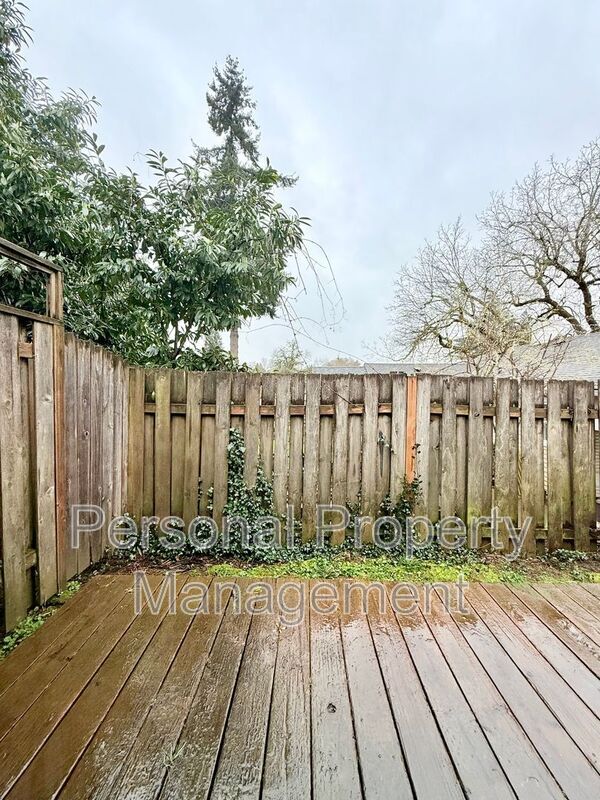 Building Photo - 1335 Z St