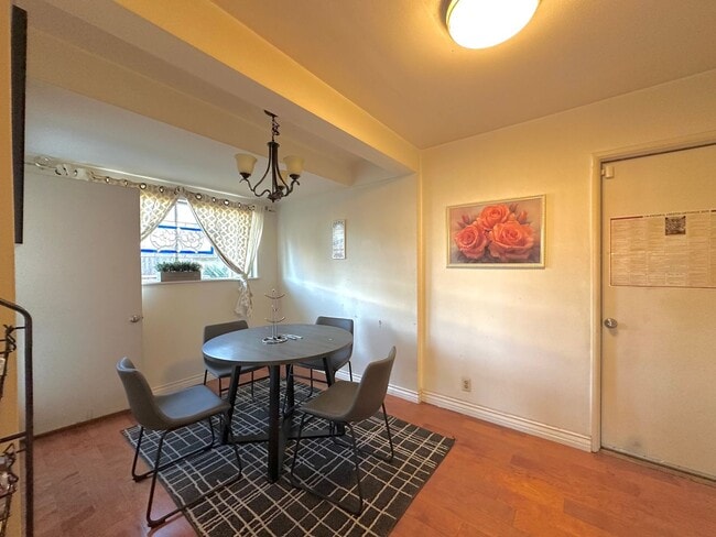 Building Photo - Beautiful 4 Bed / 3 Bath Home in Garden Grove For Rent