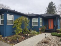 Building Photo - Nicely updated Santa Rosa Bungalow