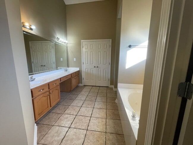 Building Photo - Worthington subdivision