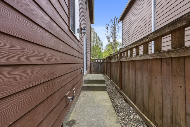 Building Photo - 4 bedrooms 2.5 baths 1826 sq.ft. Olympia School District