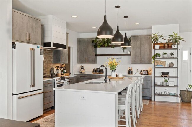 Building Photo - Beautiful Heights Home!