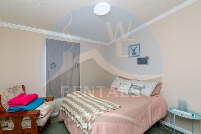 Building Photo - 4 bedroom 2 bath Double-Wide Trailer tastefully decorated and fully furnished available 12/1/25  ...