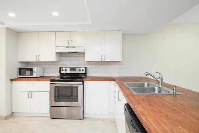 Building Photo - 3118 Kingswood Terrace