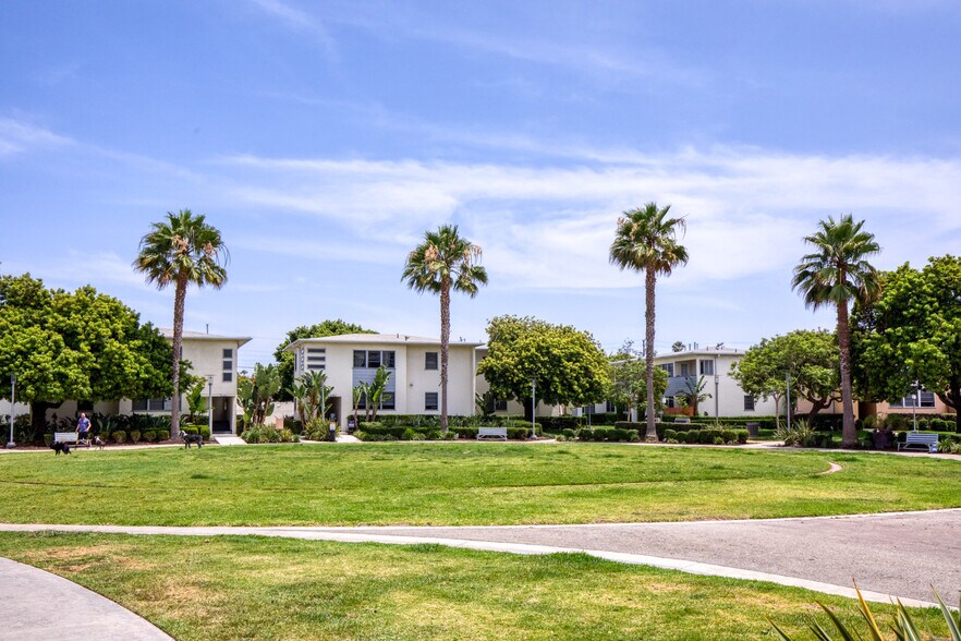 Building Photo - 1067 Elkgrove Ave