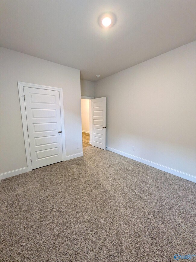 Building Photo - 336 Jackson Pt Cir