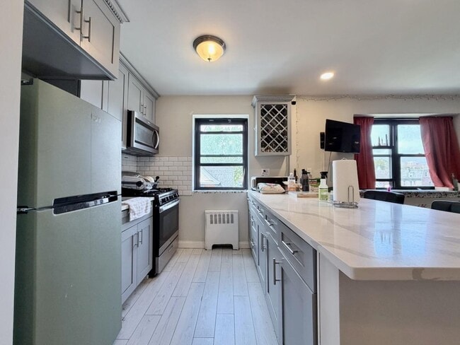 Building Photo - 165 Vroom St