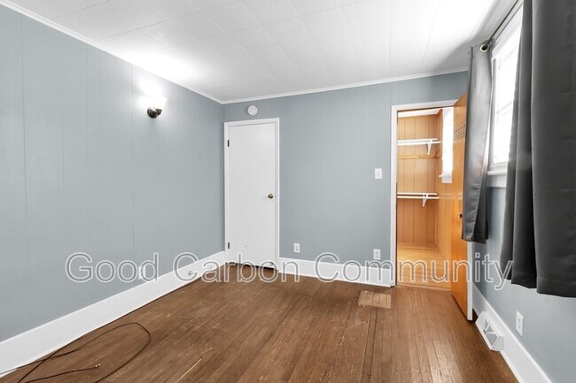 Building Photo - 4470 Seneca St
