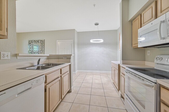 Building Photo - 23660 Walden Center Dr