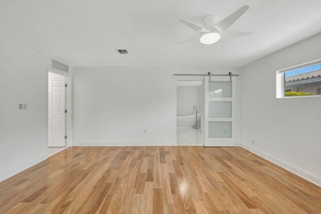 Building Photo - 2612 NE 5th St