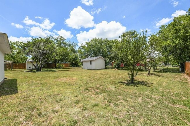 Building Photo - 301 Fawnfield Dr