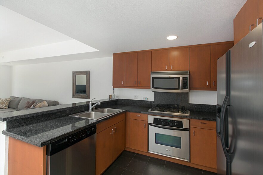 Building Photo - 875 G St