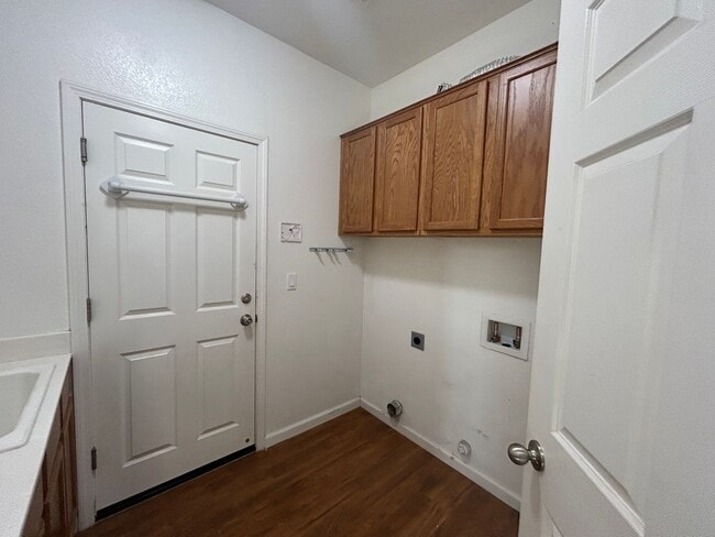 Building Photo - 212 Riverbend Ln