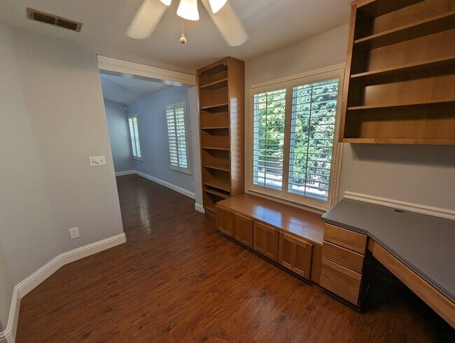 Building Photo - Beautiful 3bed 2.5bath 2 story home located in Rivergate Gated Community