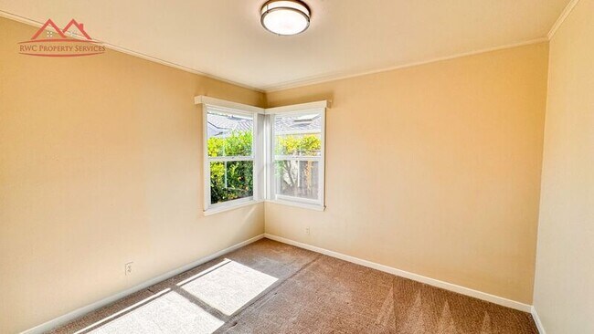 Building Photo - 1385 Ranchita Dr