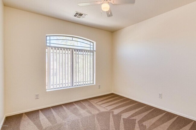 Building Photo - Beautiful 4 bed, 2.5 bath in Maricopa!