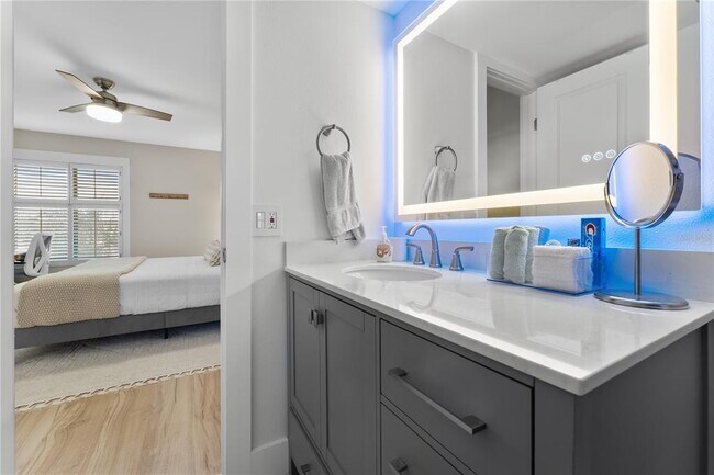 Building Photo - 6287 Bahia Del Mar Cir N