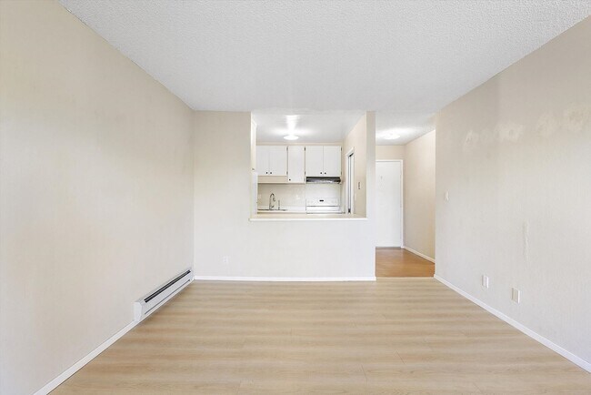Building Photo - 1327 Webster St
