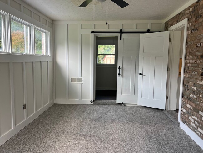 Building Photo - Beautiful one level home in JC!
