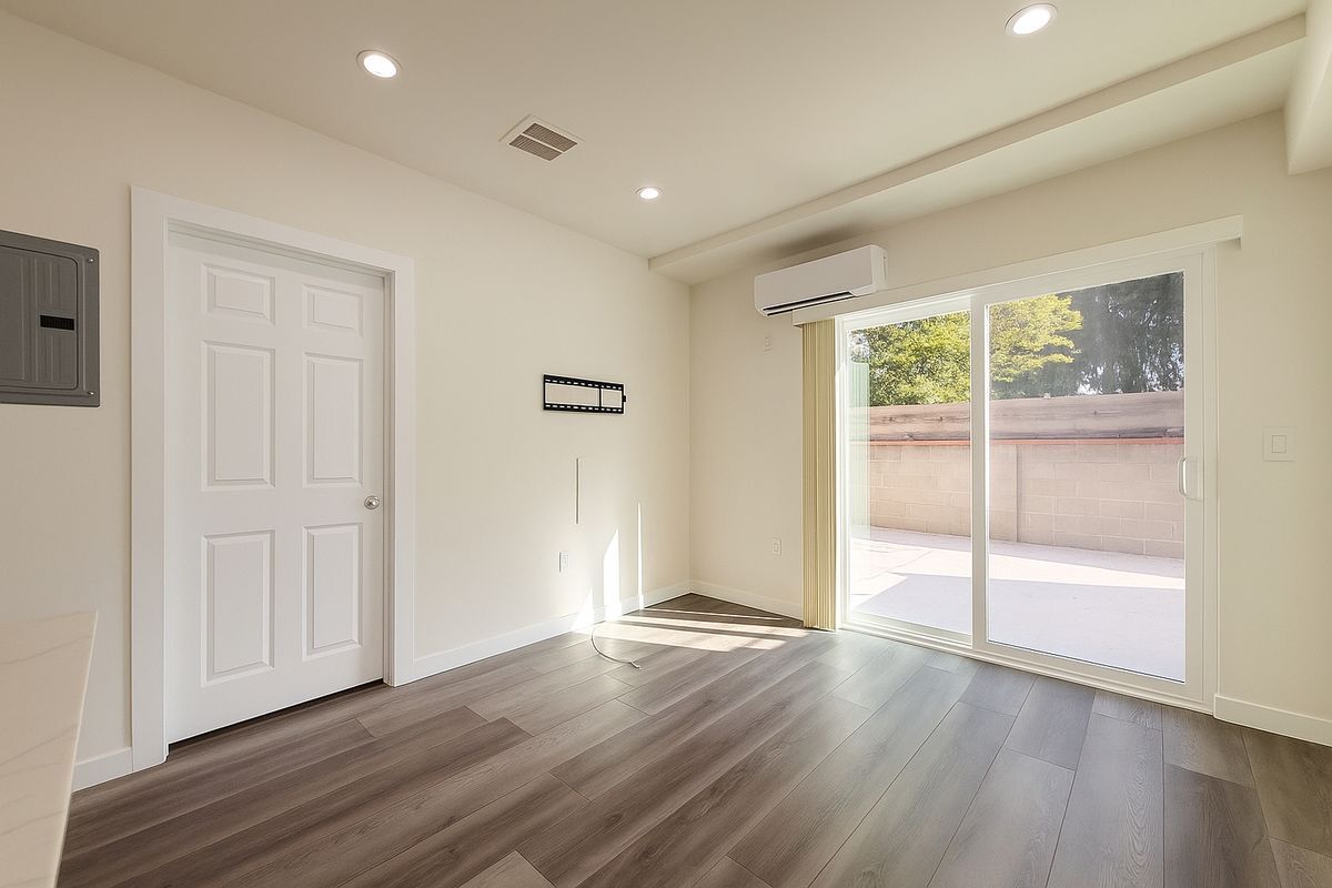 Building Photo - 5244 Whitsett Ave