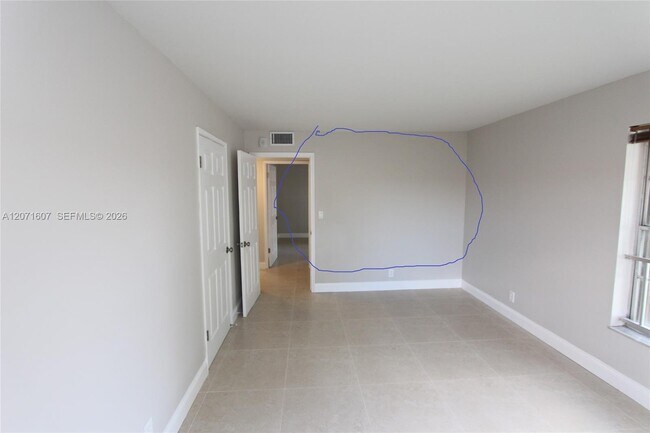 Building Photo - 8005 Lake Dr