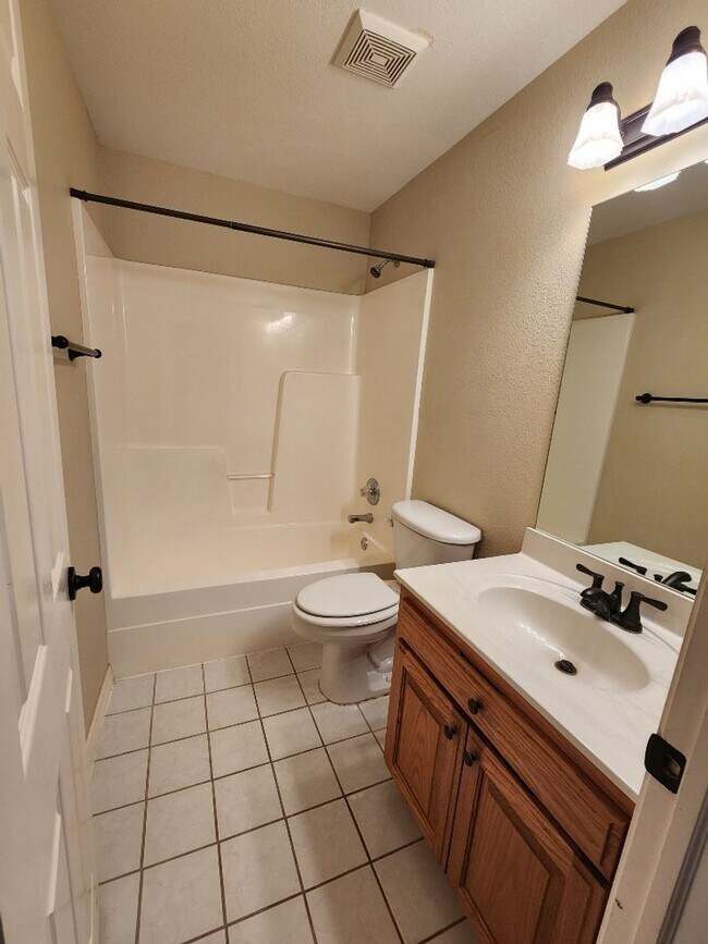 Building Photo - Stunning 3-Bedroom Single Family Located In Champion Estates!