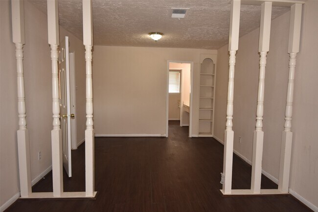 Building Photo - 11903 Sagecliff Dr