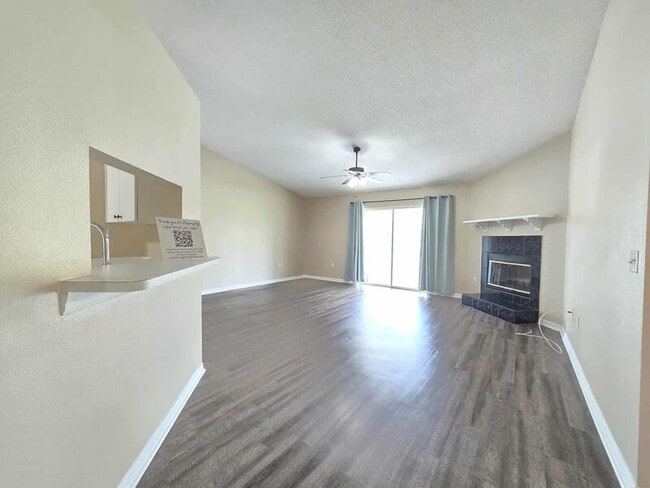 Building Photo - 696 Jessanda Cir