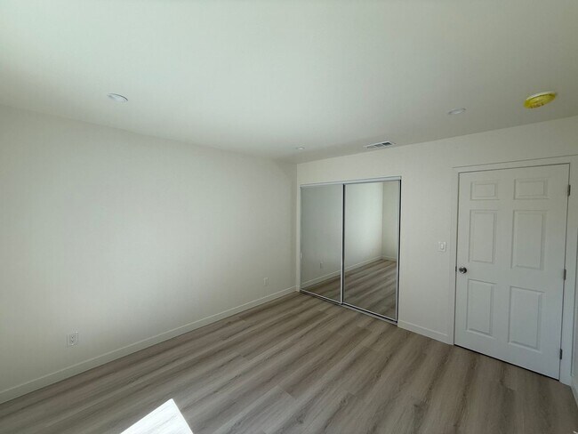 Building Photo - 7725 Owensmouth Ave