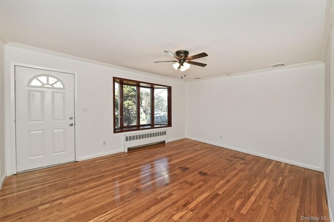 Building Photo - 110 Dix Hills Rd