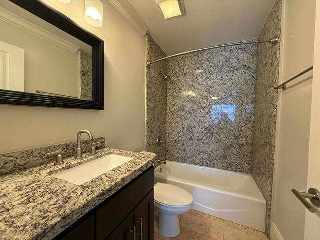 Building Photo - UPSTAIRS UNIT! Washer&Dryer! Assigned Park...