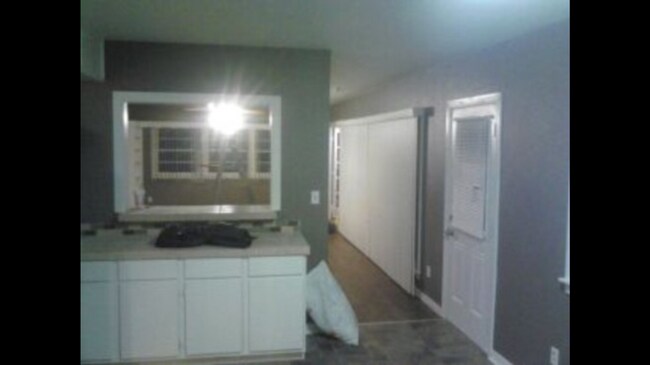 Building Photo - Pre Leasing for fall 2026!