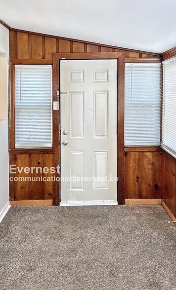 Building Photo - 5636 Sunbury Ave