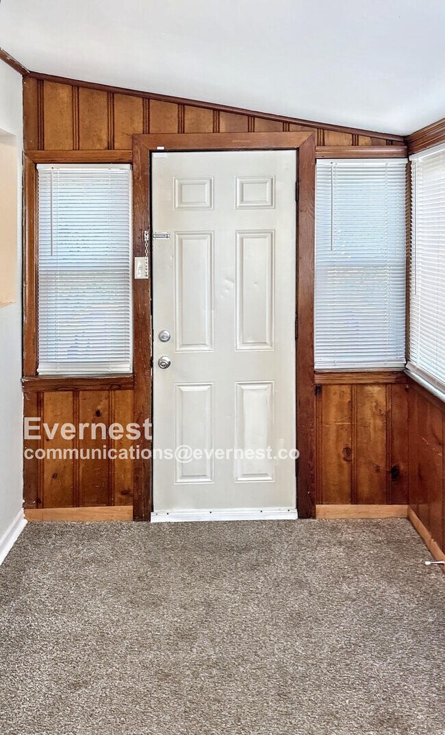 Building Photo - 5636 Sunbury Ave